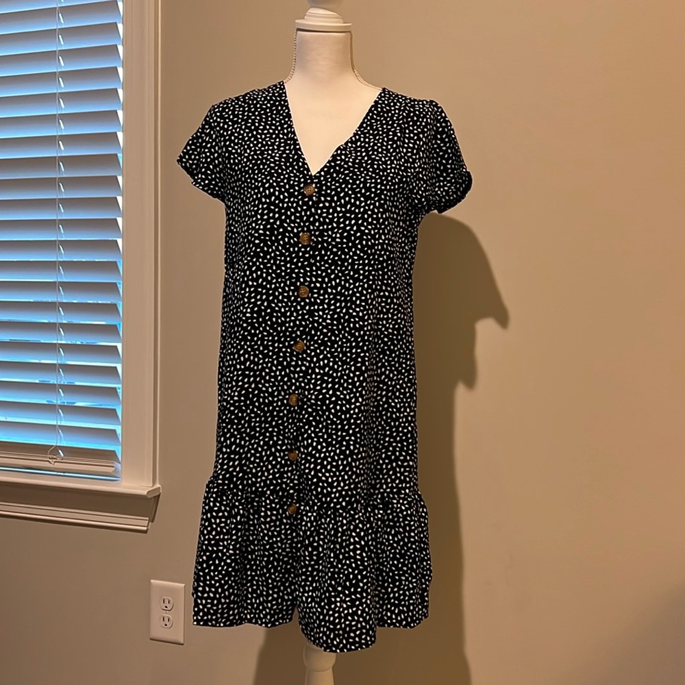 EUC Women’s Small 4 6 Black White Flowy Dress‎ Button Front Comfy Drop Dress